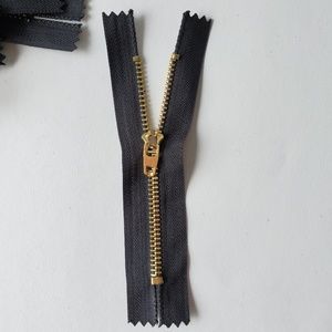 4" Black & Gold zippers 18 ct.
